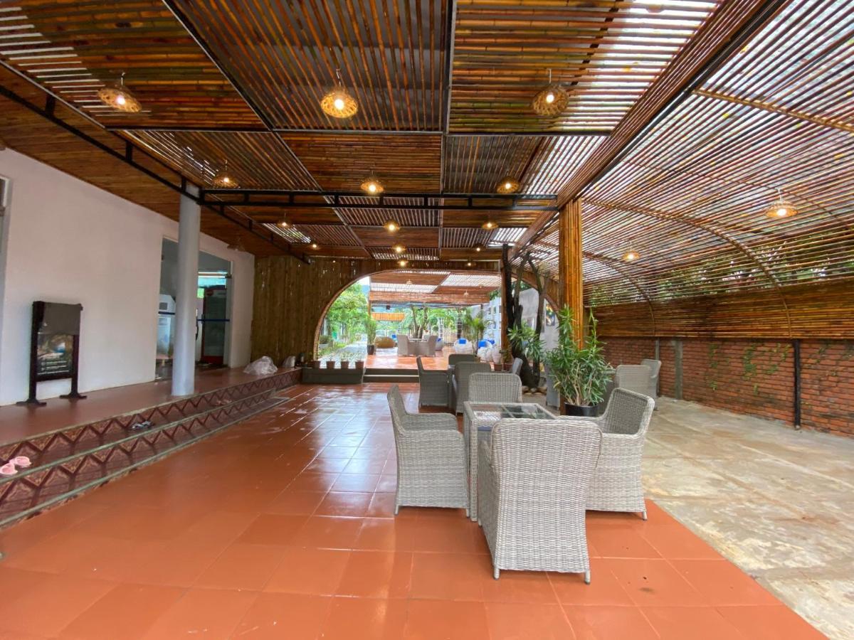 Commander Lodge Phong Nha Exterior photo